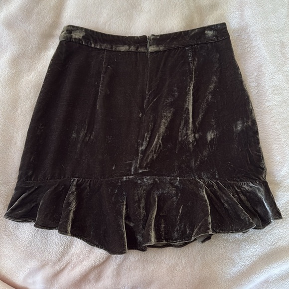 Madewell velvet grey skirt. Ruffled bottom. - Picture 3 of 3